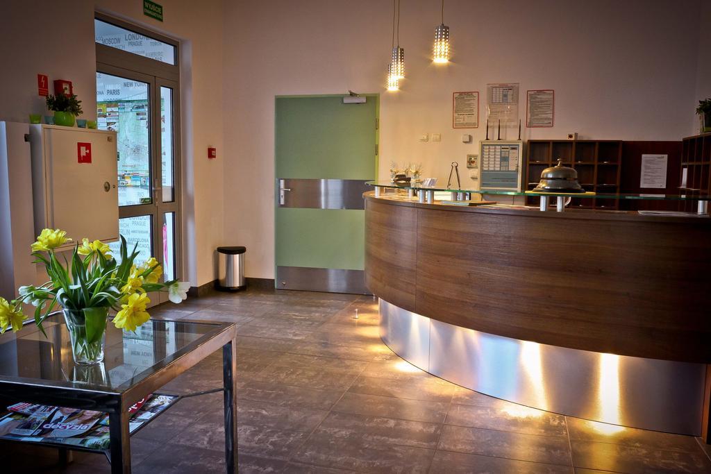 Hostel24 Bed&Breakfast Bydgoszcz Buitenkant foto